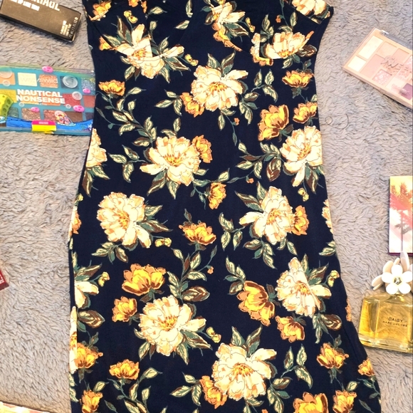 Beautiful floral dress make you look Gorgeous ❤️ Size M Medium New with tag. - Picture 5 of 6